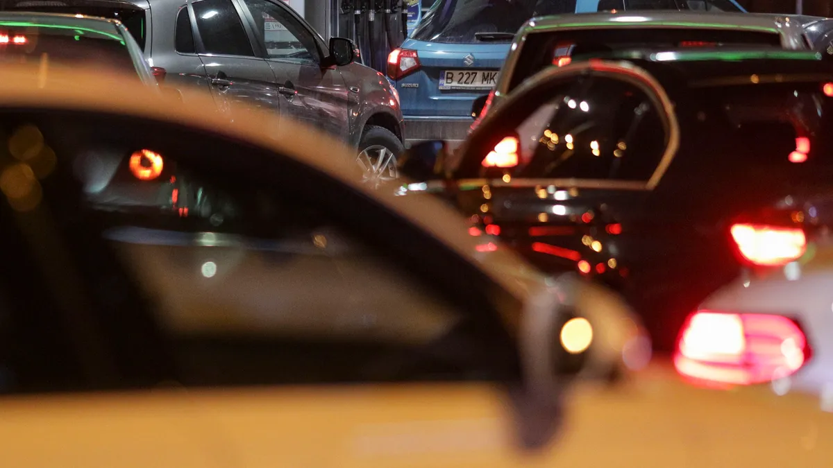 Cât carburant se consumă în România (sursa: Inquam Photos/Octav Ganea)