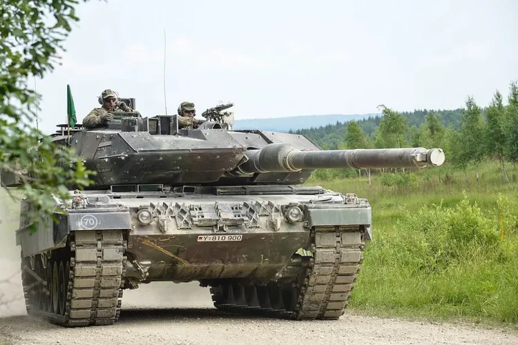 Scholz, de acord să trimită în Ucraina cel mai bun tanc din lume Foto: Twitter