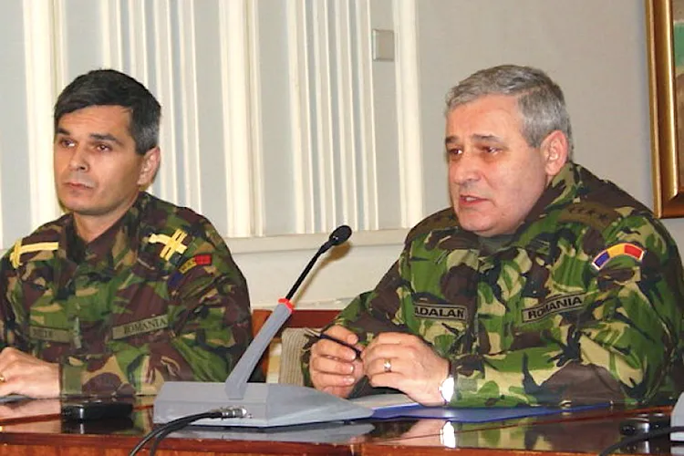 Armata obligatorie, necesară pe model elvețian, spune generalul (r) Eugen Bădălan (în dreapta) (sursa: mapn.ro)