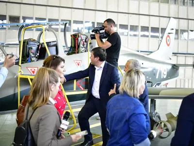 Ministrul Economiei vrea un avion militar 100% românesc Foto: Facebook Ministerul Economiei