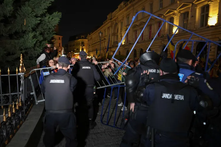 Rețineri după protestele din Centrul Vechi (sursa: Inquam Photos/George Călin)