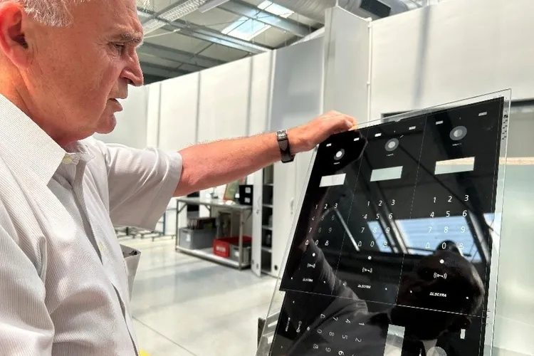 O firmă românească creează interfonul inteligent (sursa: ziaruldeiasi.ro)