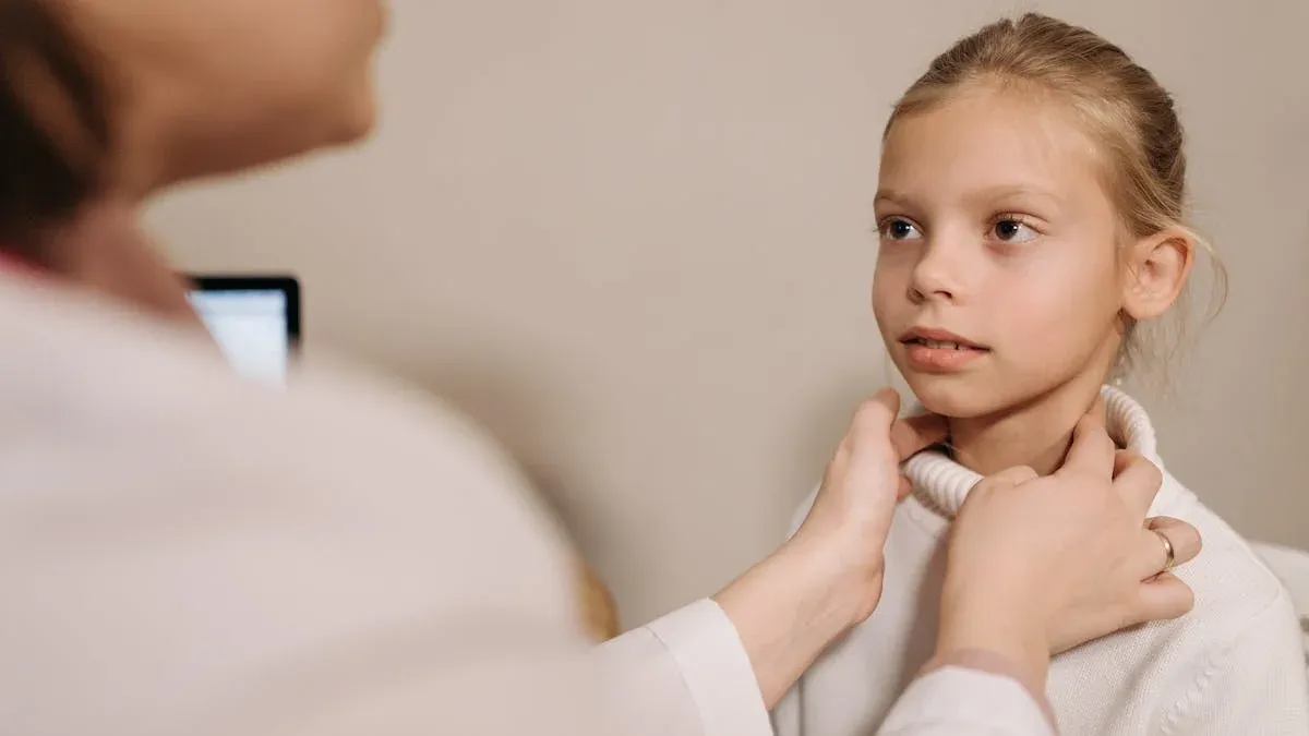 Semne ale amigdalitei la copii mici (sursa: Pexels/Pavel Danilyuc)