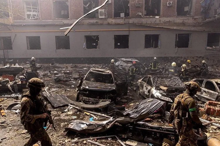 Bombardamente violente în mai multe zone din Donbas (sursa: Twitter/
Defence of Ukraine)