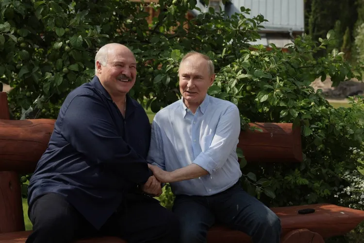 Aleksandr Lukașenko afirmă că este sănătos (sursa: kremlin.ru)