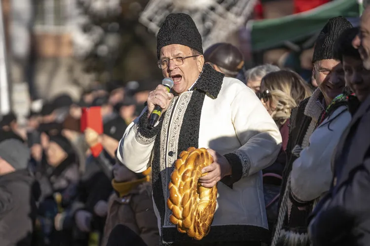 Costurile nerușinate ale șoselei lui Flutur Foto: Inquam/Casian Mitu