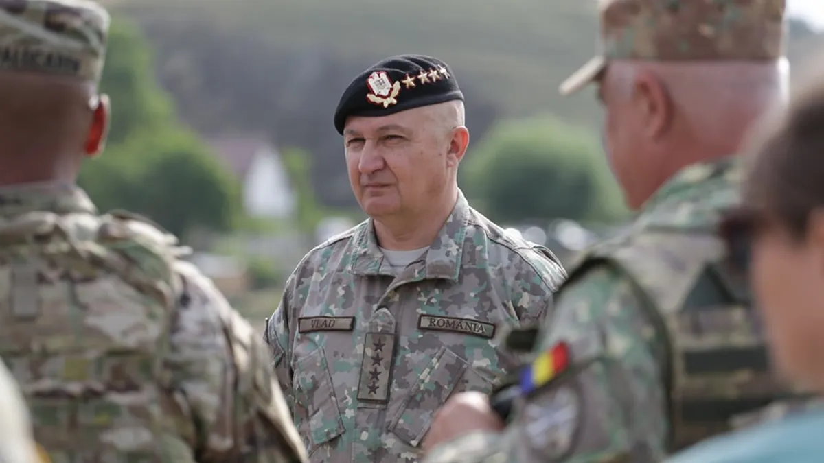 Șeful Armatei, generalul Vlad, spune că și-ar dori ca fiecare cetățean să știe să tragă cu arma, ca în Israel Foto: Facebook Șeful Statului major al Armatei