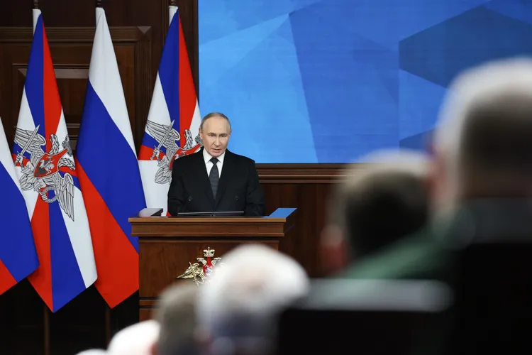 Putin, deschis dialogului cu Macron (sursa: kremlin.ru)