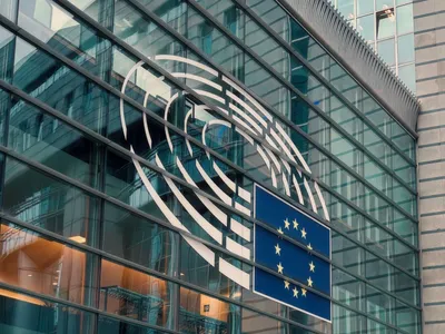 Cât de protejate sunt datele pe care le introducem în programele AI: Comisia Europeană ia măsuri