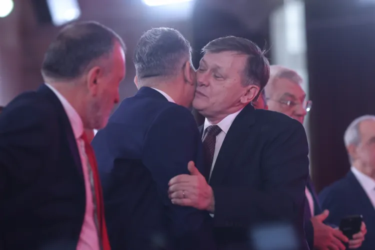 Festivalul pupăturilor la Congresul PSD de validare a lui Antonescu Inquam Photos / George Călin