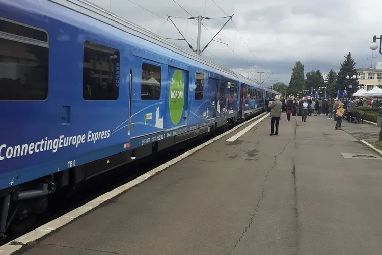 „Nașul” trenului CFR a fost uitat în gara Bușteni Foto: CFR Călători