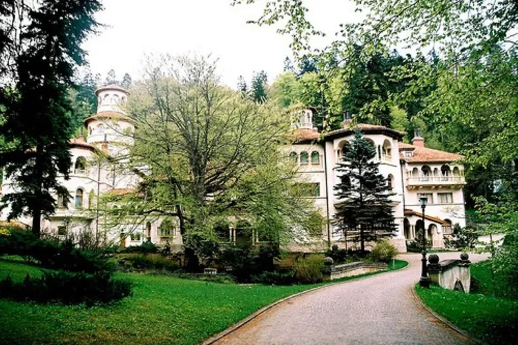 Lista palatelor și vilelor de lux puse la dispoziția nomenklaturii de către RAAPPS