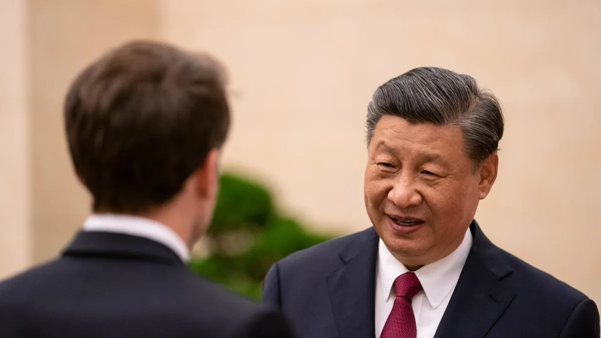 Macron aruncă noi săgeți către SUA (sursa: Facebook/Emmanuel Macron)