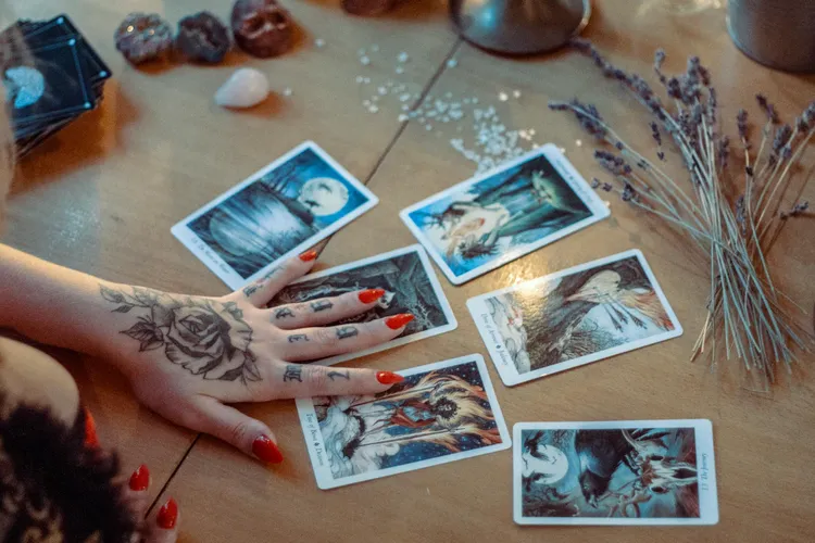 Medic, obsedat de practici ezoterice (sursa: Pexels/Alina Vilchenko)