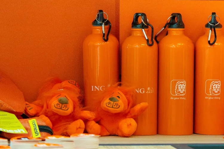 ING Bank lansează trei pachete noi de cont curent – ING Go, ING More și ING Extra – cu beneficii extinse pentru clienți (sursa: Facebook/ING Romania)