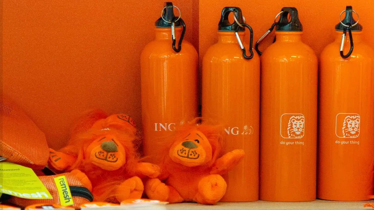 ING Bank lansează trei pachete noi de cont curent – ING Go, ING More și ING Extra – cu beneficii extinse pentru clienți (sursa: Facebook/ING Romania)