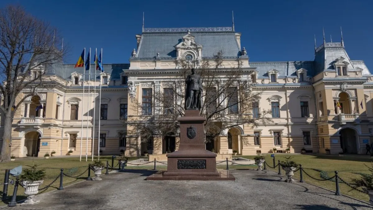 Pensionarii de stat angajați la stat nu vor să dea banii înapoi (sursa: ziaruldeiasi.ro)