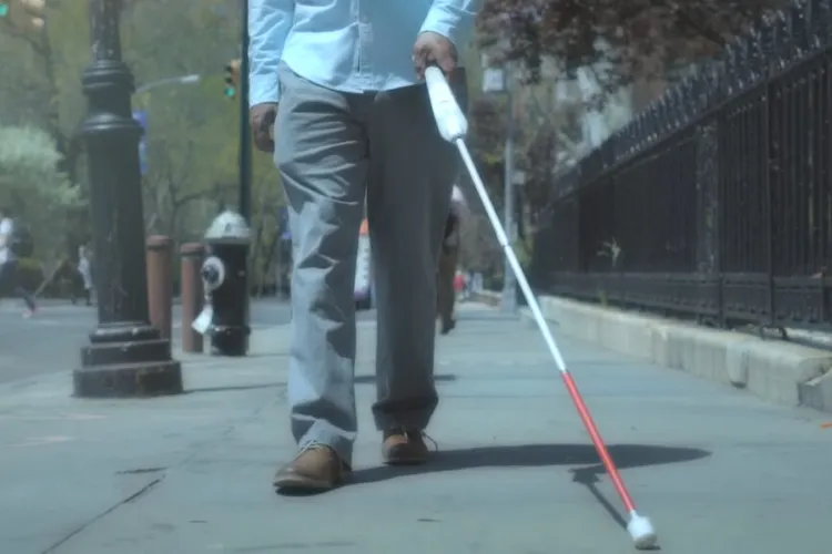 Ciolacu a scăzut masiv pensiile nevăzătorilor (sursa: ziaruldeiasi.ro)