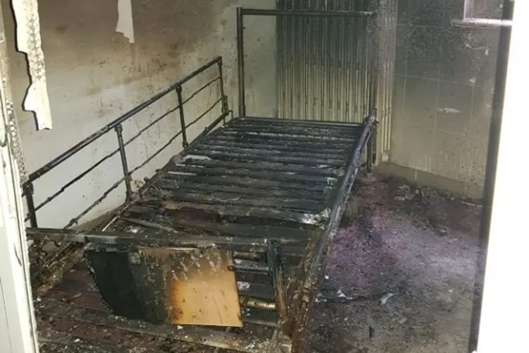 Ars într-un incendiu, găsit în picioare (sursa: ziaruldeiasi.ro)