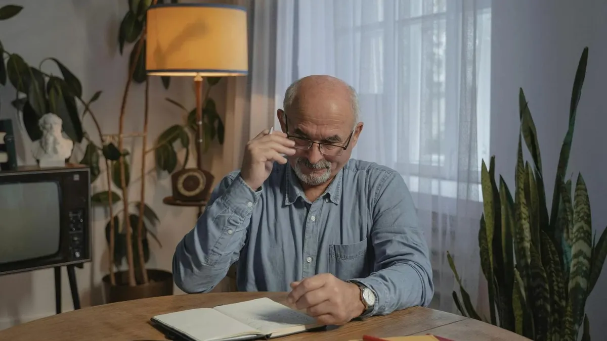 Profesori universitari, pensii record la Iași (sursa: Pexels/Tima Miroshnichenko)