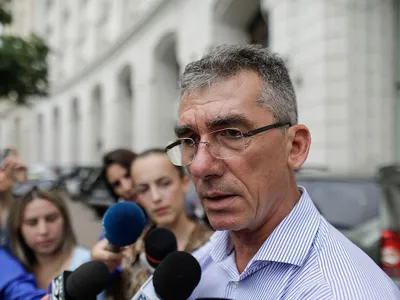 Averea impresionantă a sindicalistului Marica, care apără interesele prea-cinstiților vameși. SedLex, condus de Marica, e în grevă de solidaritate cu Sanitas