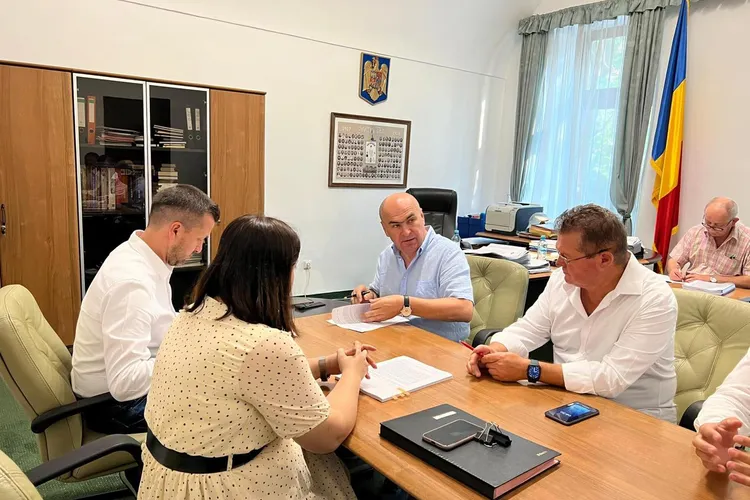 Bolojan primește 35% spor pentru absorbția fondurilor UE Foto: Facebook