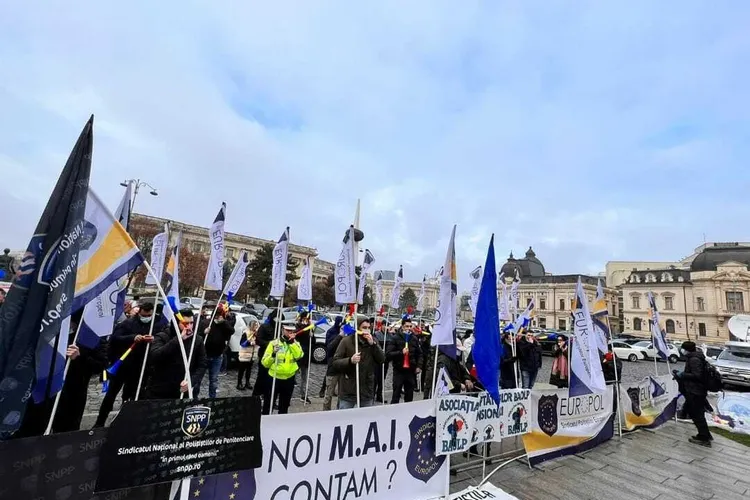 Guvernul a dat bani pentru pensiile speciale de la Interne Foto: Facebook Europol