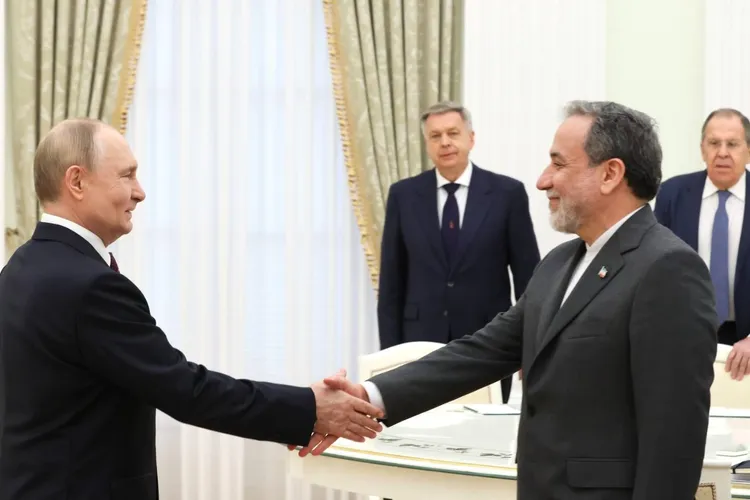 Kremlinul susține că a ajutat Iranul prin poziția de condamnare a loviturilor americane