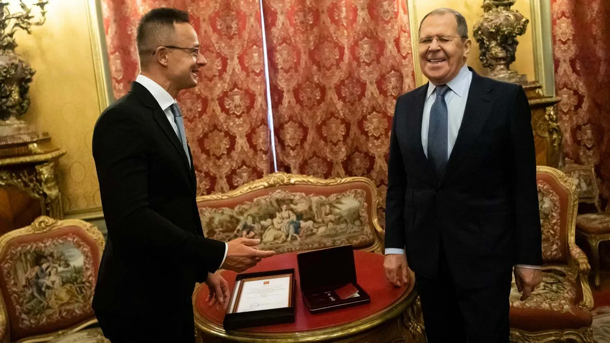 Ministrul ungar de Externe refuză să returneze decorația primită de la Putin Foto: Facebook