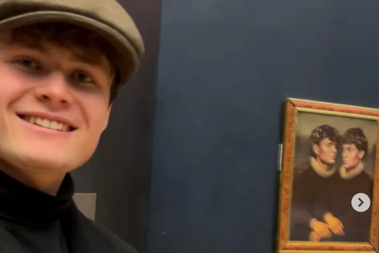 Tineri belgieni, farsă virală la Luvru (sursa: Instagram/neal_senne)