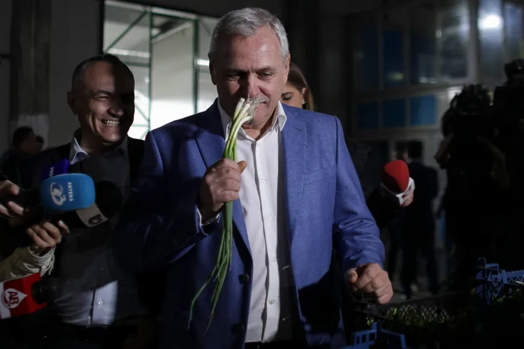 Dragnea a semnat un protocol cu romii Foto: Inquam/ Octav Ganea