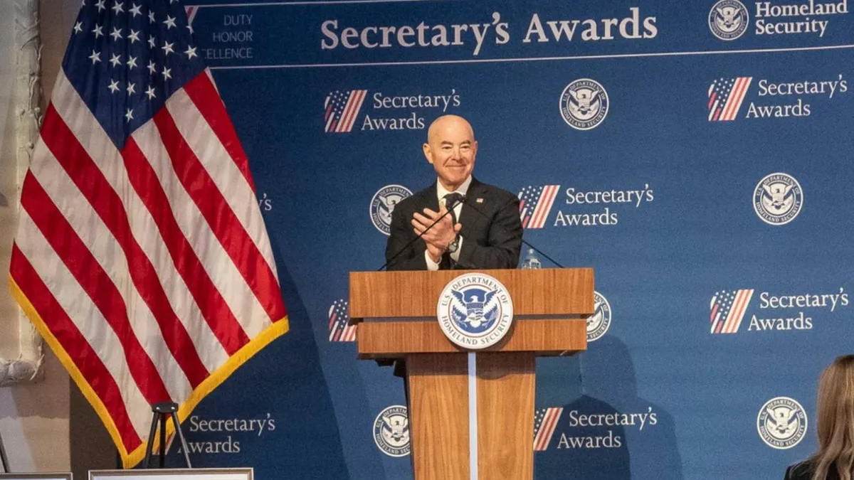 Programul Visa Waiver, România, admisă oficial (sursa: Facebook/Department of Homeland Security)