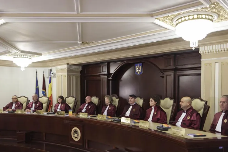CCR s-a predat după două „erate”: judecă în decembrie majorările de taxe cerute de Guvern Foto: Inquam/Octv Ganea