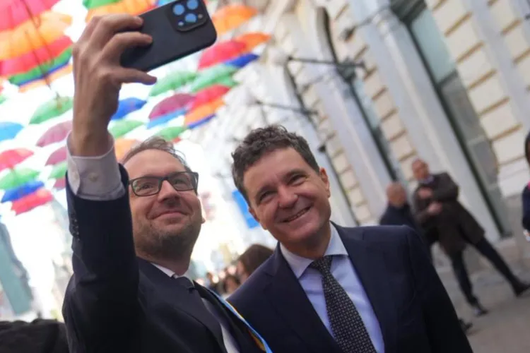 Combaterea influenţei Rusiei, prioritatea directorului SRI (sursa: Facebook/Dominic Fritz)