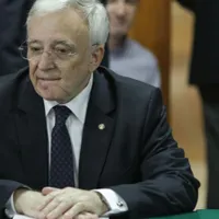 Isărescu, fost turnător al Securității, dă sfaturi despre cum trebuie rezolvată criza politică