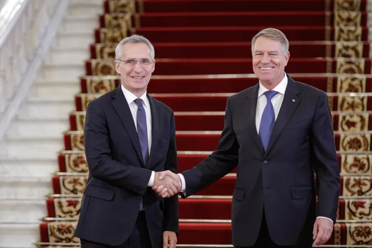 Corespondenta Bloomberg la Casa Albă anunță că România a notificat NATO în legătură cu candidatura lui Iohannis la funcția de secretar general al alianței nord-atlantice