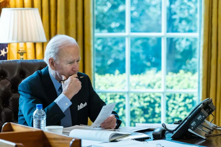 Biden a fost considerat prea alarmist când a anunțat că Putin vrea să atace Ucraina