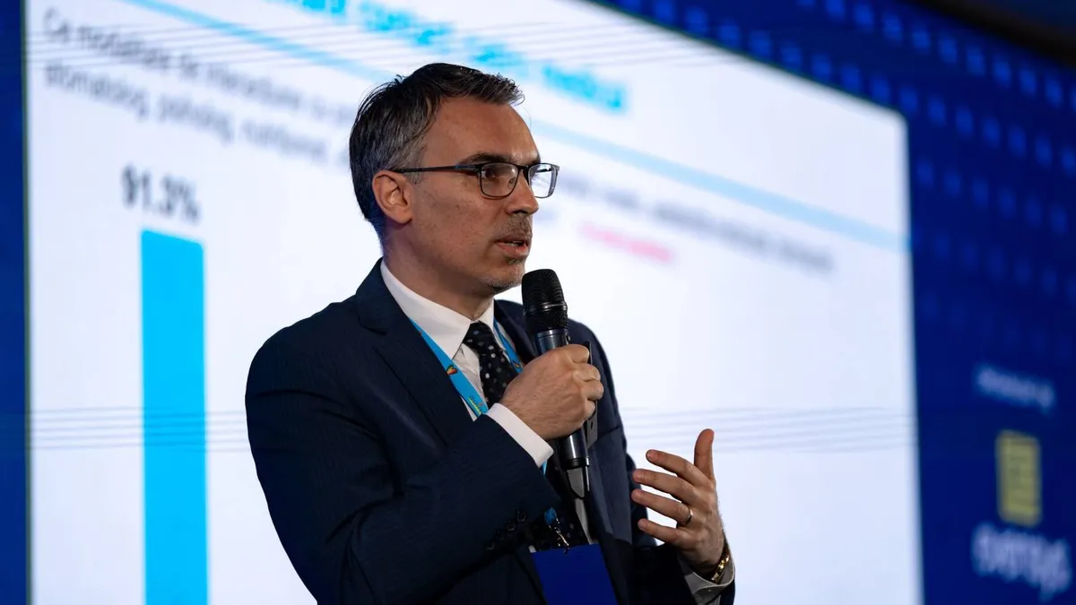 Sociologul Ștefureac îl atacă pe Nicușor (sursa: Facebook/Remus Ioan Stefureac)