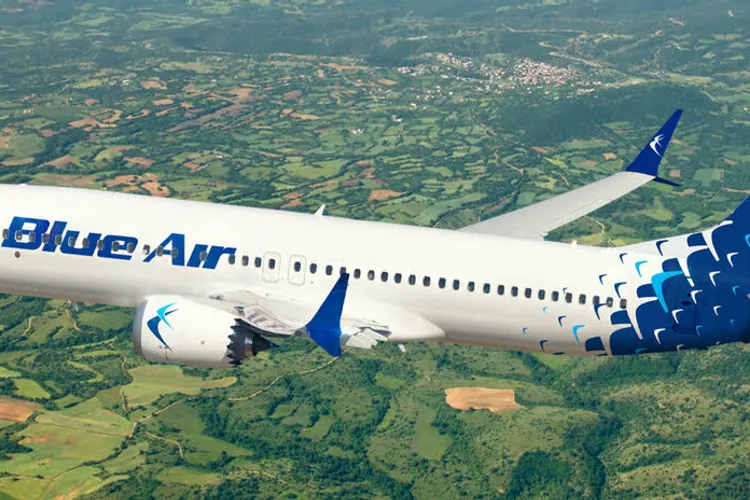 Fabuloasa experiență Blue Air: ANPC a dat o amendă de două milioane de euro, compania amenință cu dosare penale, mii de zboruri plătite au fost anulate