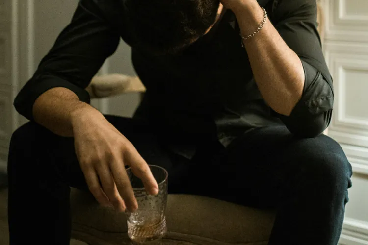 Alcoolicii Anonimi, ultima șansă pentru dependenți (sursa: Pexels/RDNE Stock project)