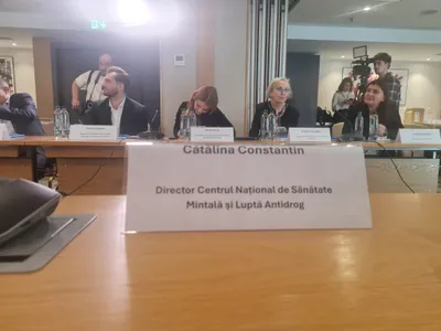 Centrul Național de Sănătate Mintală nu poate munci fără iPhone ultimul răcnet, plus căști Air Pods Foto: Facebook