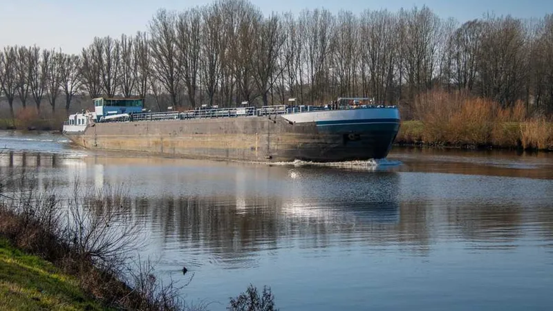 Canalul Bâstroe are, de ani întregi, adâncime navigabilă 