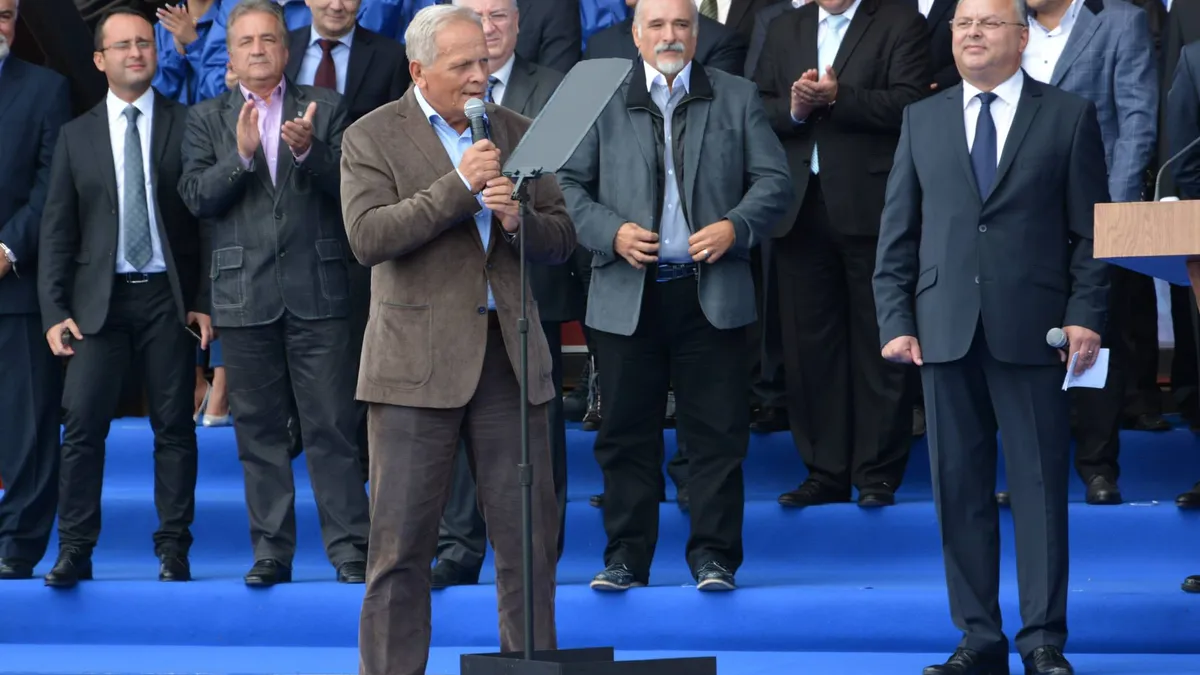 Fostul premier Stolojan, atac la măsurile guvernului: reforma, anhilată de coteria trans-politică Foto: Facebook