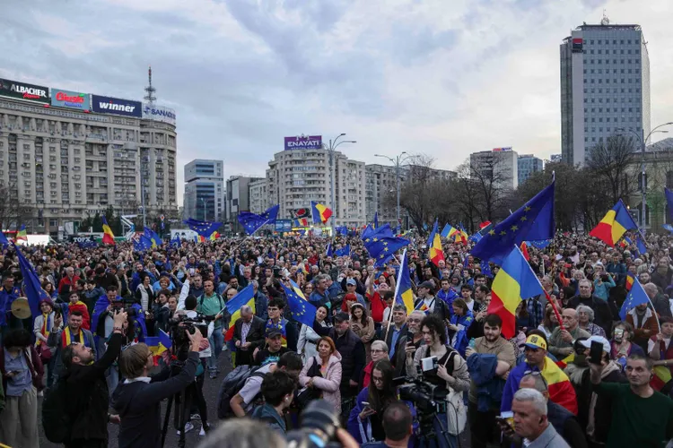 Mii de participanți la mitingul pro-european (sursa: Inquam Photos/George Călin)