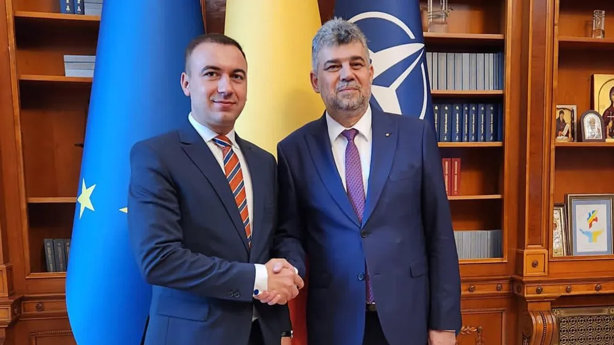 Un ex-tablagiu este consilier al ministrului PSD al Cercetării, Bogdan Ivan (în fotografie, alături de Marcel Ciolacu) Foto: Facebook