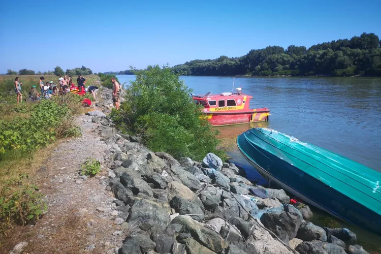 Conducătorul ambarcațiunii răsturnate la Sulina, reținut (sursa: Facebook/Mircea Fechet)