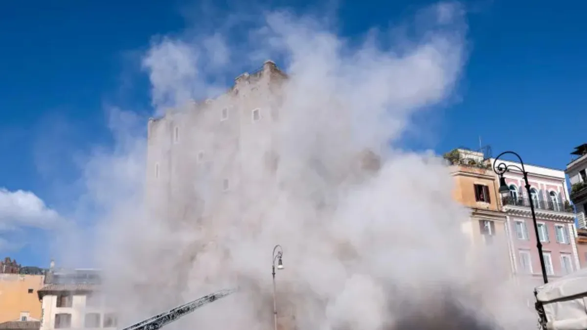 Prăbușirea turnului din Roma, muncitor român mort (sursa: X/Rukiga F.M)