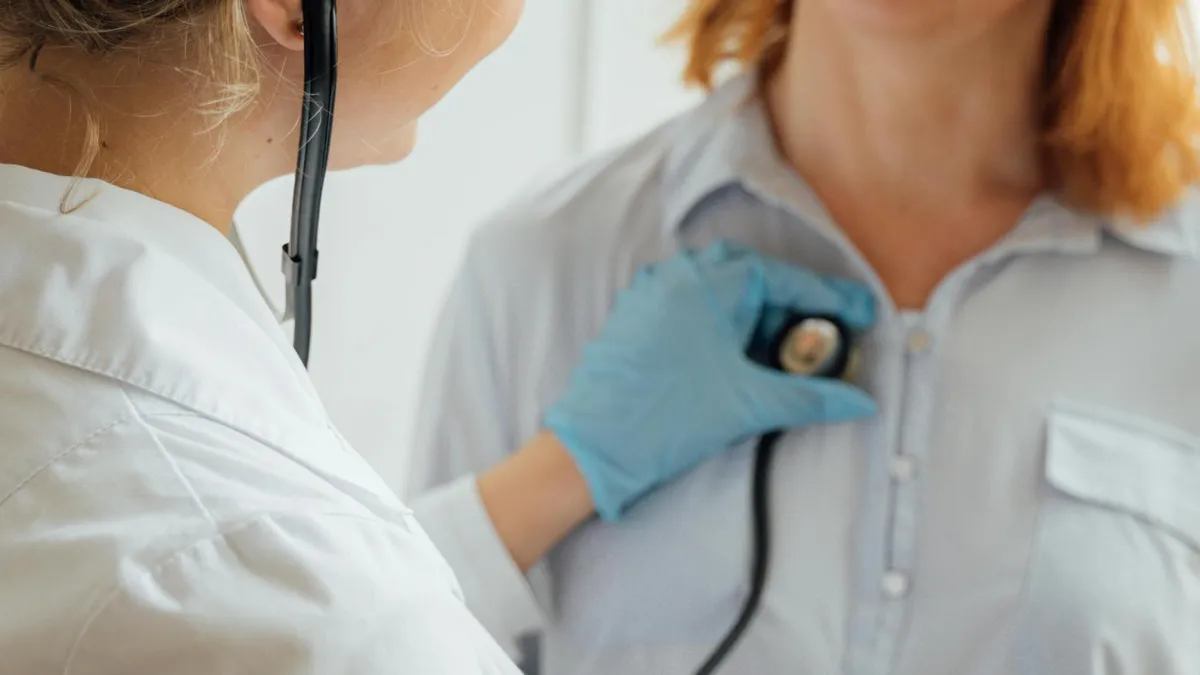 Medicii de la sat, copleșiți de numărul pacienților (sursa: Pexels/Antoni Shkraba Studio)