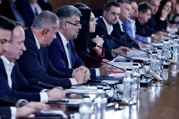 Peste 6.000 de bugetari în plus, în ianuarie, în timp ce coaliția majoritară promitea reducerea cheltuielilor Foto: Facebook Guvernul României