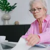 Pensia poate crește și în 2026: adeverința care transformă veniturile uitate în bani în plus